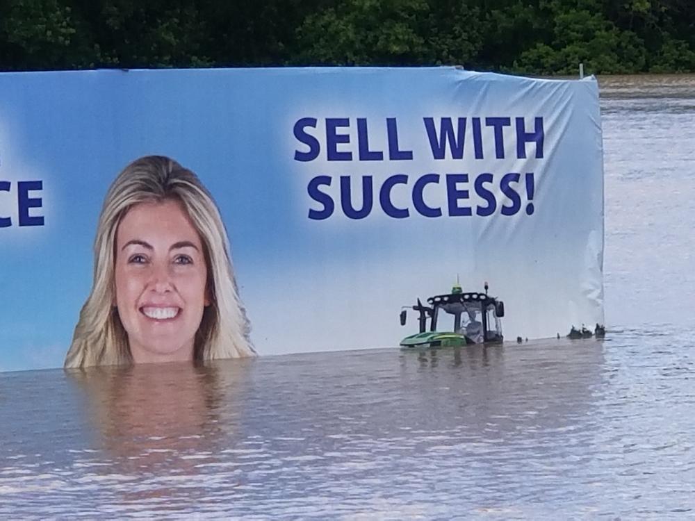 water flooding Sell With Success sign