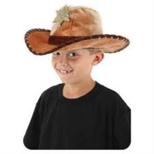 Child in sheriff hat